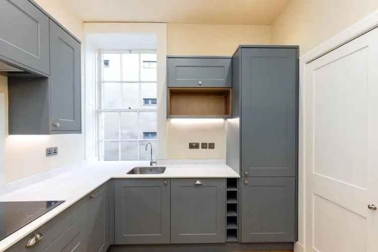 2 Bedroom Apartment to Rent in Edinburgh's New Town