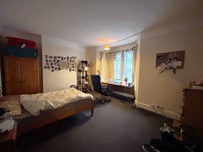 Room to Rent in House Share All Bills Included