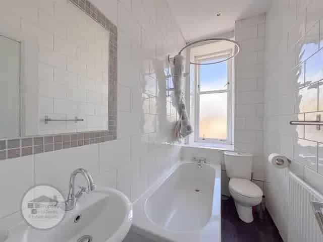 2 Bedroom Flat for Sale Near University