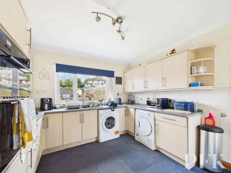 3 Bed Semi Detached House For Sale Near Town Centre