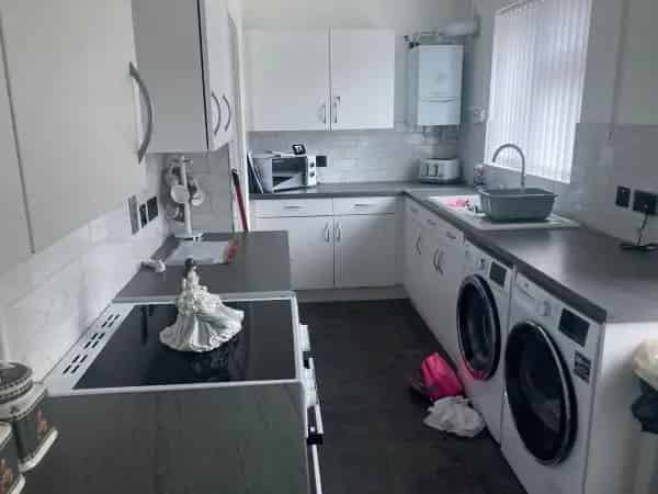 Spacious 3-Bed House Potential 5-Bed Large Garden Newly Fitted Kitchen