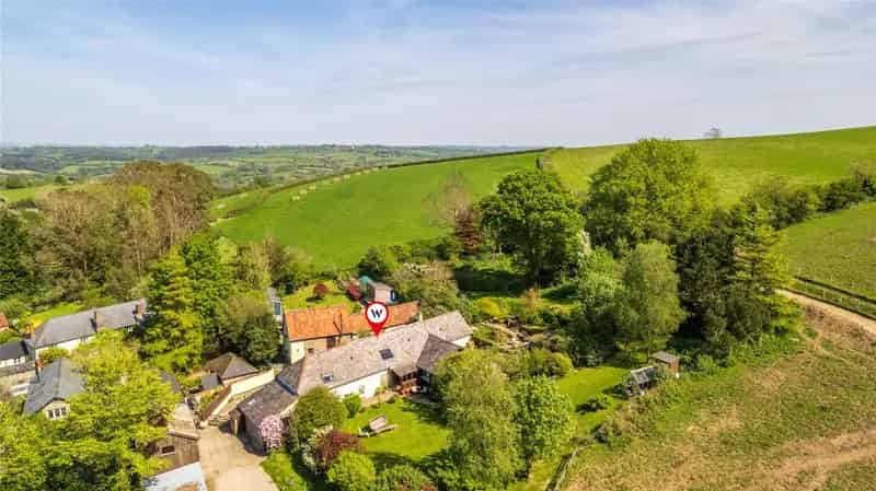 4 Bedroom Equestrian Barn Conversion with Stables and Paddock