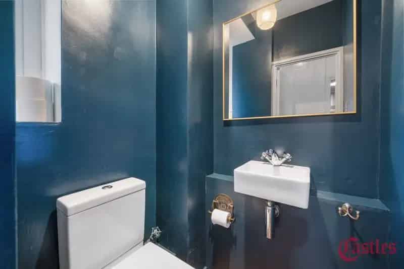 2 Bedroom Apartment House to Rent in London