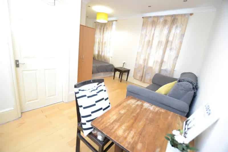 2 Bedroom Flat Shoreditch High Street Brick Lane