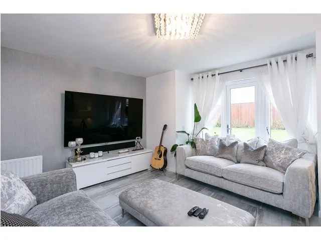 4 Bedroom Detached House for Sale East Calder