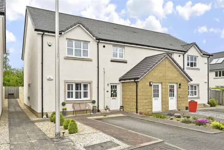 2 Bed Flat Eskbank - Stunning Upgraded Apartment with Private Garden and Parking