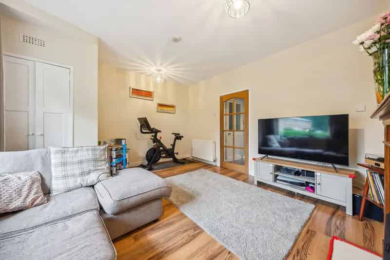 Spacious 2-Bed Ground Floor Apartment with Private Driveway and Garden