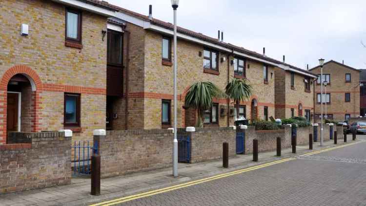 Robert Owen Lodge Retirement Apartments for Over 55s in London