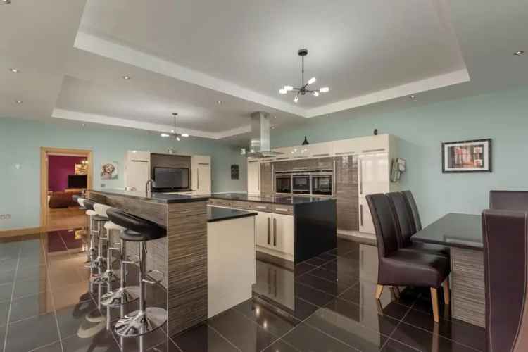 6 Bedroom Detached House for Sale in Newton Mearns