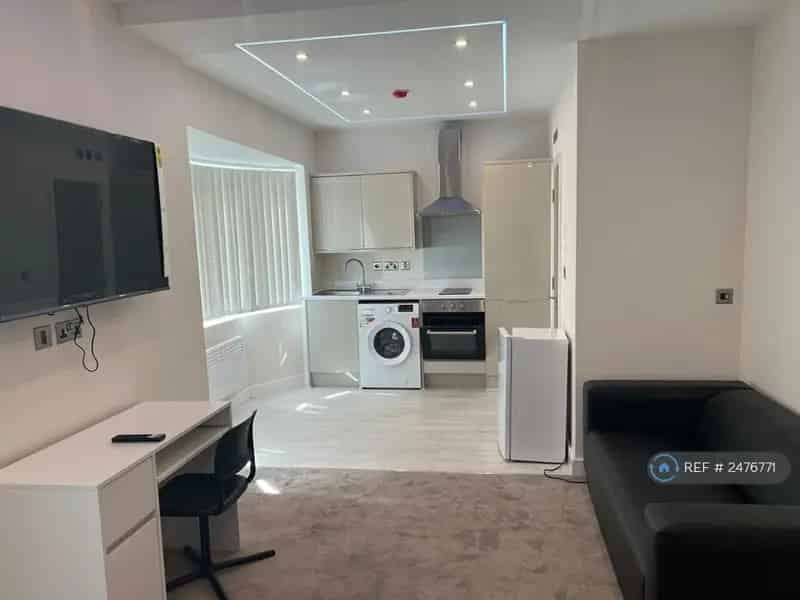 Studio Flat Bills Inclusive Modern Stunning Well-Appointed Property 2476771
