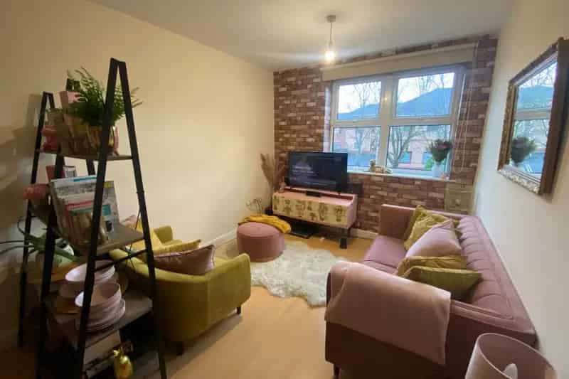 Three Bedroom Apartment Morley - Available End July