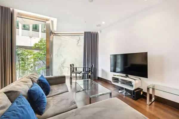 Studio Apartment with Parking Kings Gate Walk London