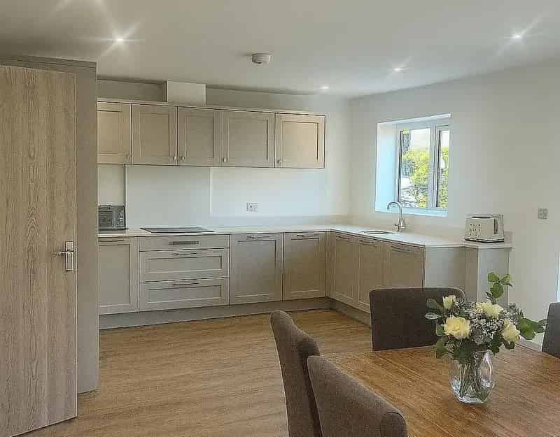 2-Bed Apartment West Wycombe High-Spec Finish Private Balcony Parking