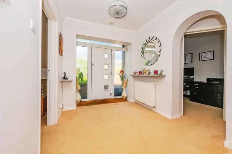 Four Bedroom Detached House Leverstock Green