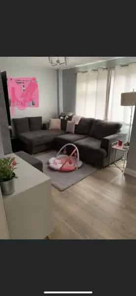 2 Bedroom House with Off Road Parking and Disabled Bay
