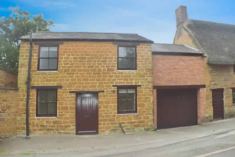 Modern One Bedroom Cottage in Flore Village