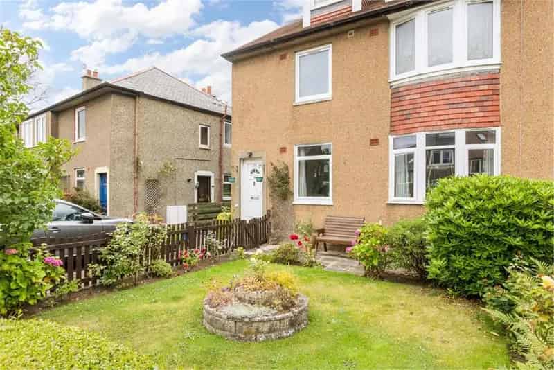 2 Bed Flat - Lower with 1 Reception Room