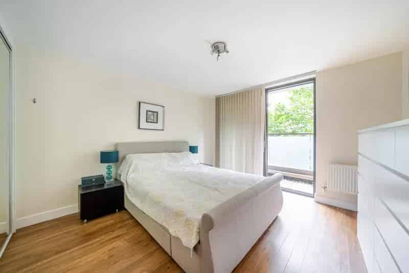 Flat For Sale , London, England