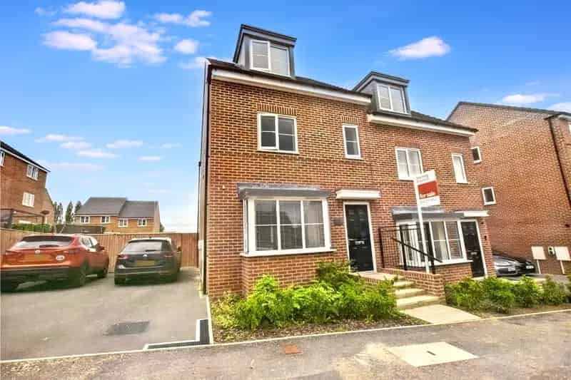 3-Bedroom Semi-Detached Home with Garden and Off-Street Parking