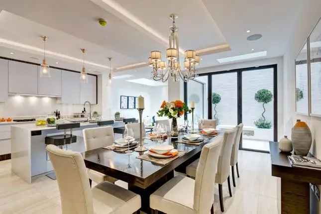 Town house for sale in North End, Hampstead, London NW3