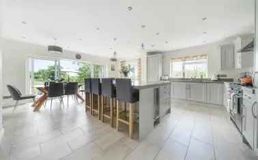 House For Sale in Exeter, England