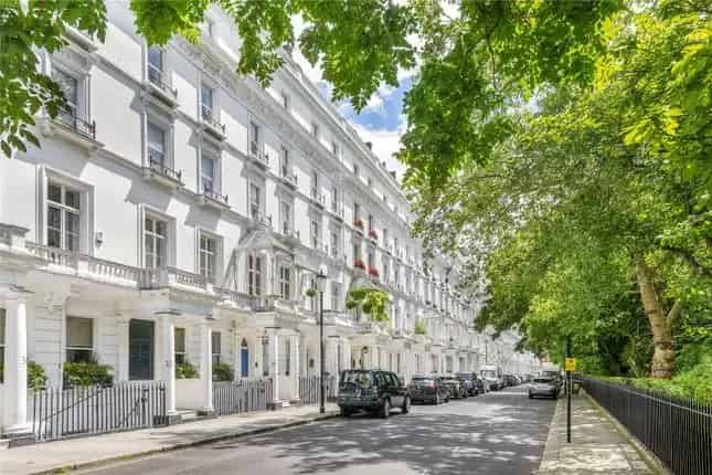 2-Bedroom Penthouse Apartment in Cadogan Place London
