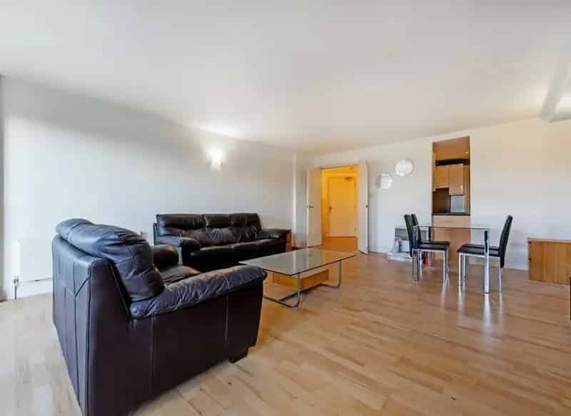 Spacious 2-Bedroom Riverside Apartment Millennium Harbour