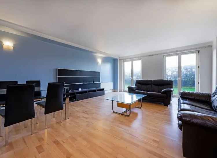 Spacious 2-Bedroom Riverside Apartment in Millennium Harbour