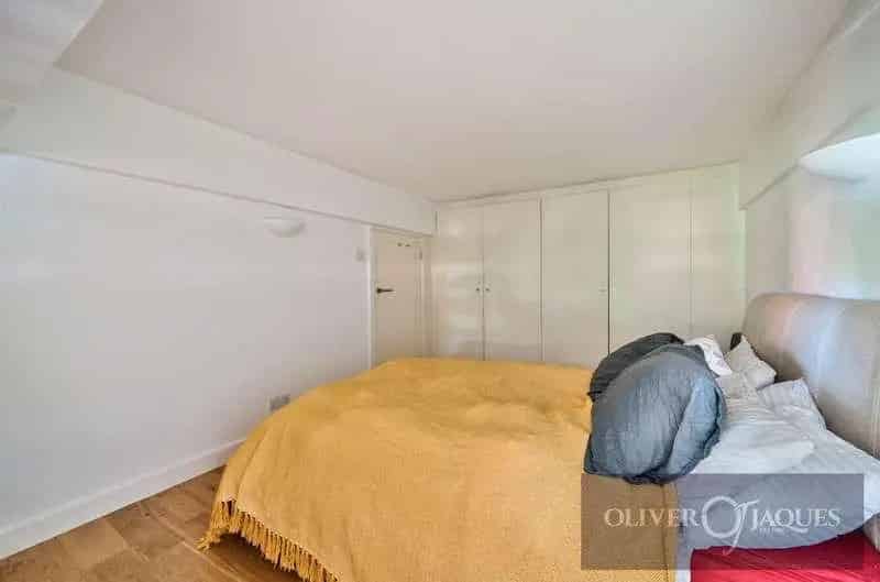 2 Bed Flat for Sale in Historic Bow Quarter