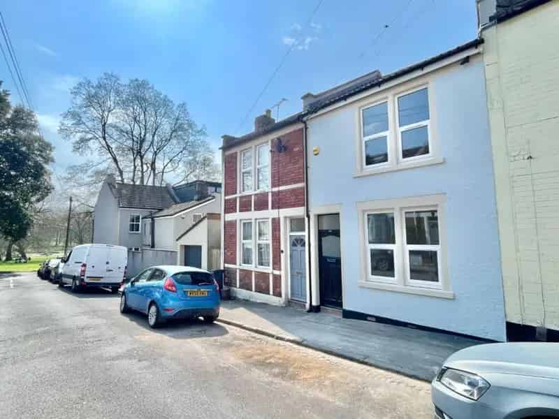 2 Bedroom Victorian House for Sale Near St George's Park