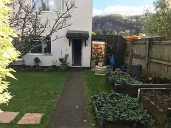 4 Bed House with Loft Conversion and 2 Gardens