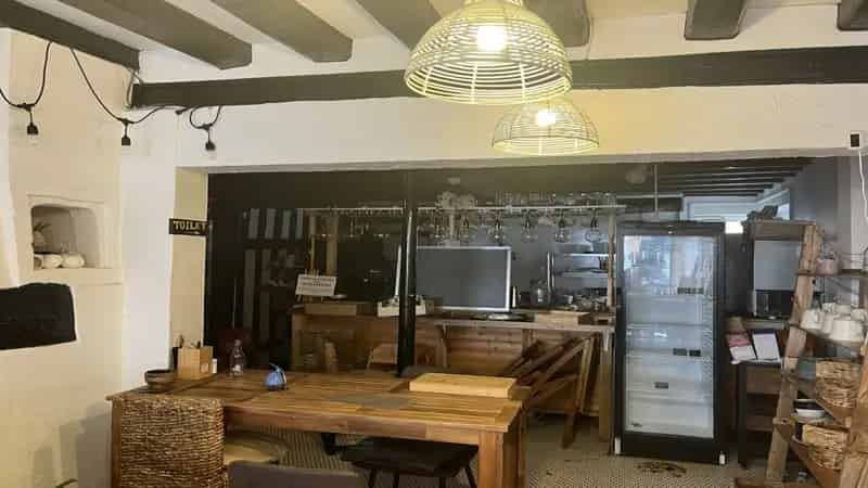 Ground Floor Shop in Grade II Listed Building