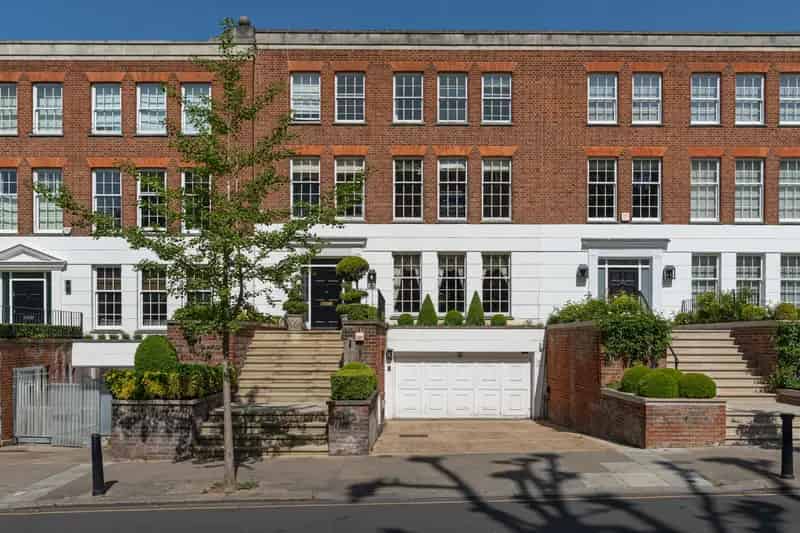 Grand Family Home near Holland Park - 4301 sq ft