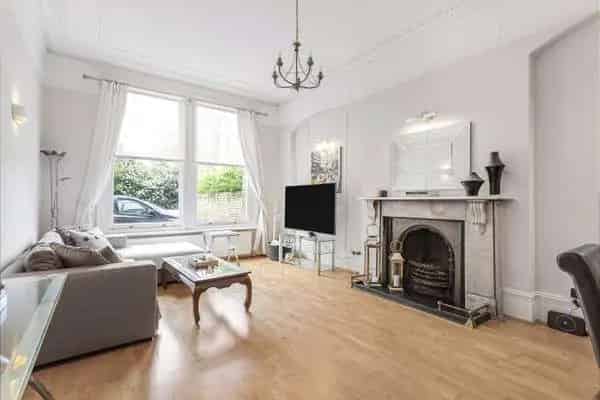 3 Bed Ground Floor Apartment with Private Garden - Ealing