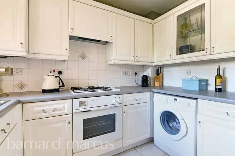3 Bed 2 Bath Family Home with Garden Garage and Parking Near Excellent Schools