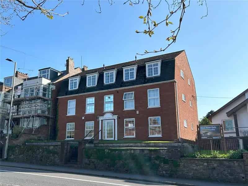2 Bedroom Apartment for Sale Near City Centre