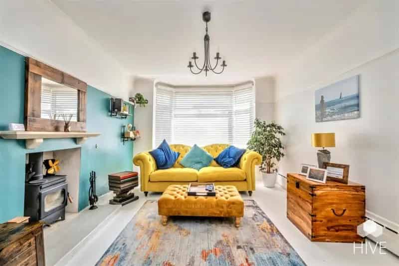 5 Bedroom Detached House Near Southbourne