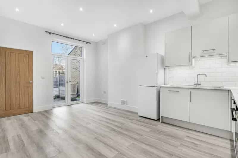 3 Bedroom Flat To Rent