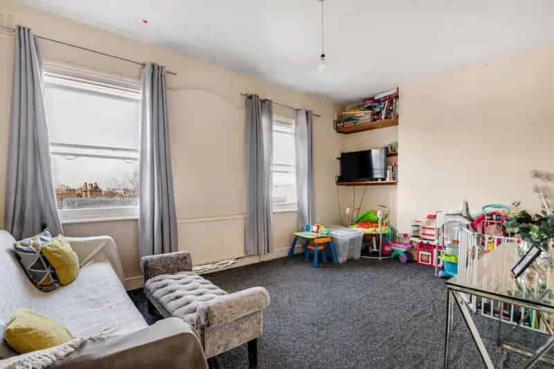 1 Bedroom Flat for Sale Near Caledonian Park