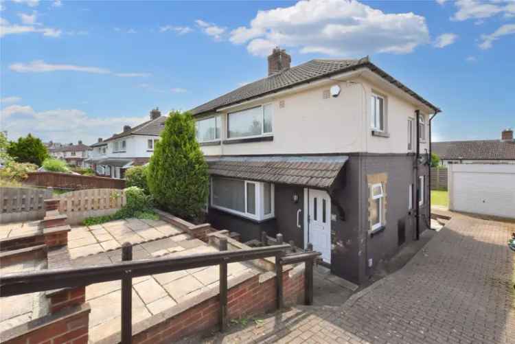 House For Sale in Leeds, England