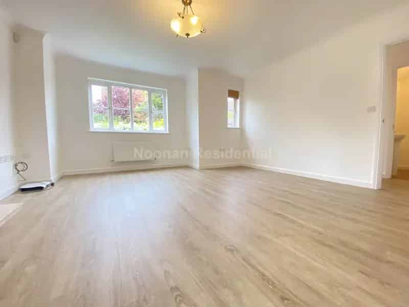 4 Bedroom Link Detached House to Rent Caldecote Village