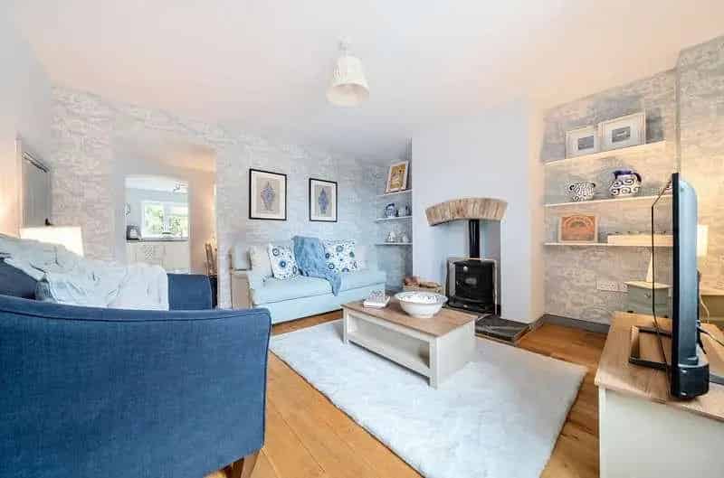 2 bed house for sale