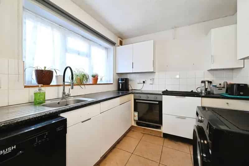 2 Bed House Near Reading University