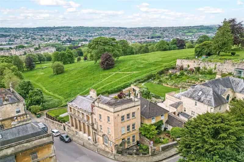 4 Bedroom Semi-Detached House for Sale in Bath