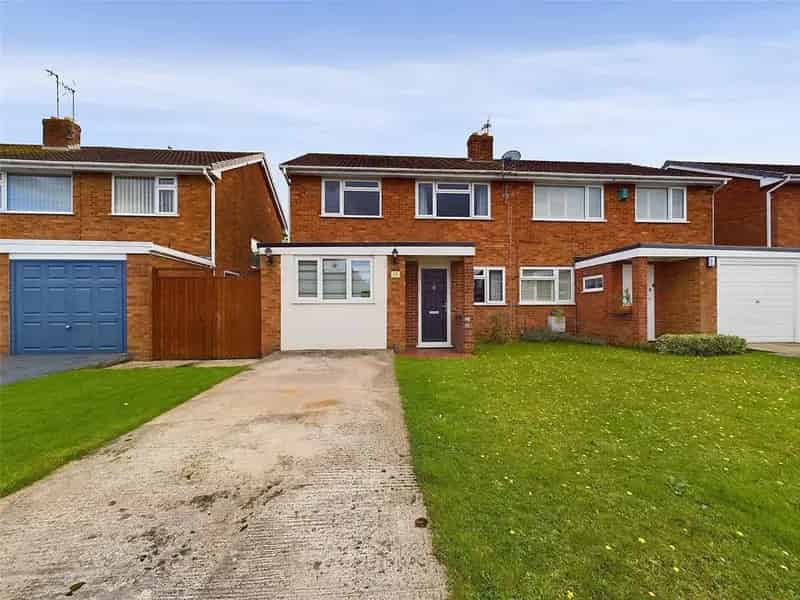 3 Bedroom Semi-Detached House for Sale