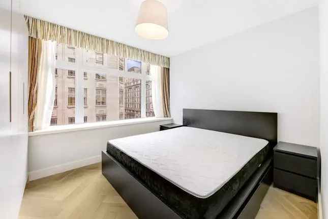 Flat to rent in Southampton Street, London WC2E