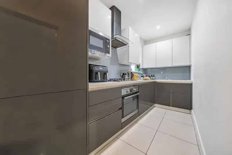 Elegant Duplex Apartment Near Transport and Schools