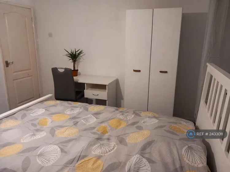 3 Bedroom Semi Detached House April 2025