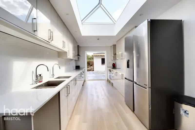 11 Bedroom Semi-Detached House for Sale