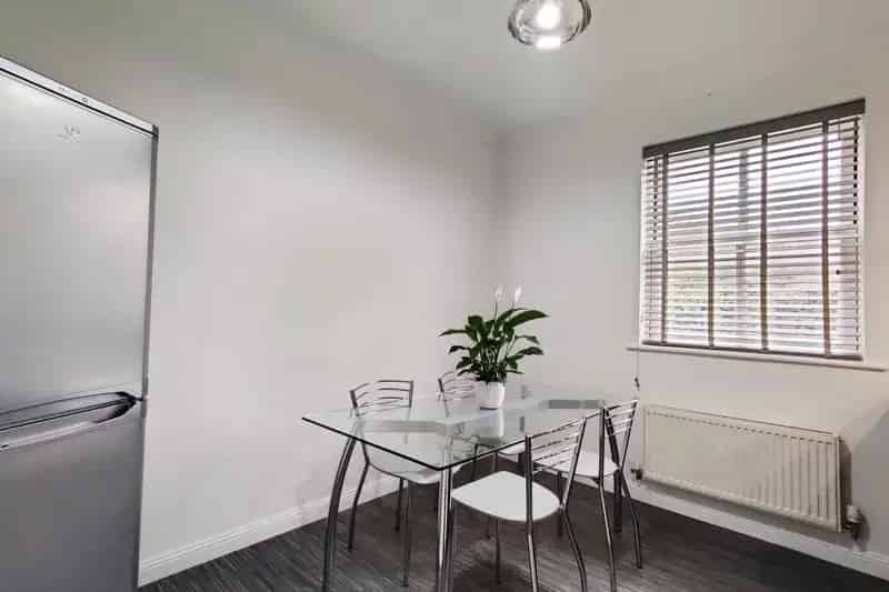 2 Bed Apartment with Ensuite Bathrooms and Secure Parking